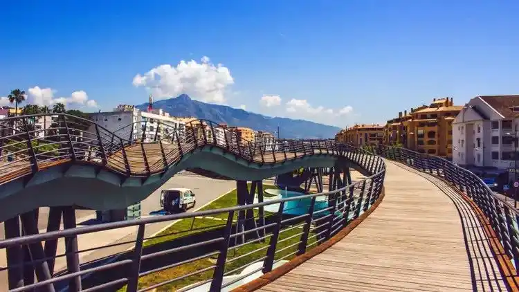Vista exterior de Piso en venta en Marbella con Calefacción