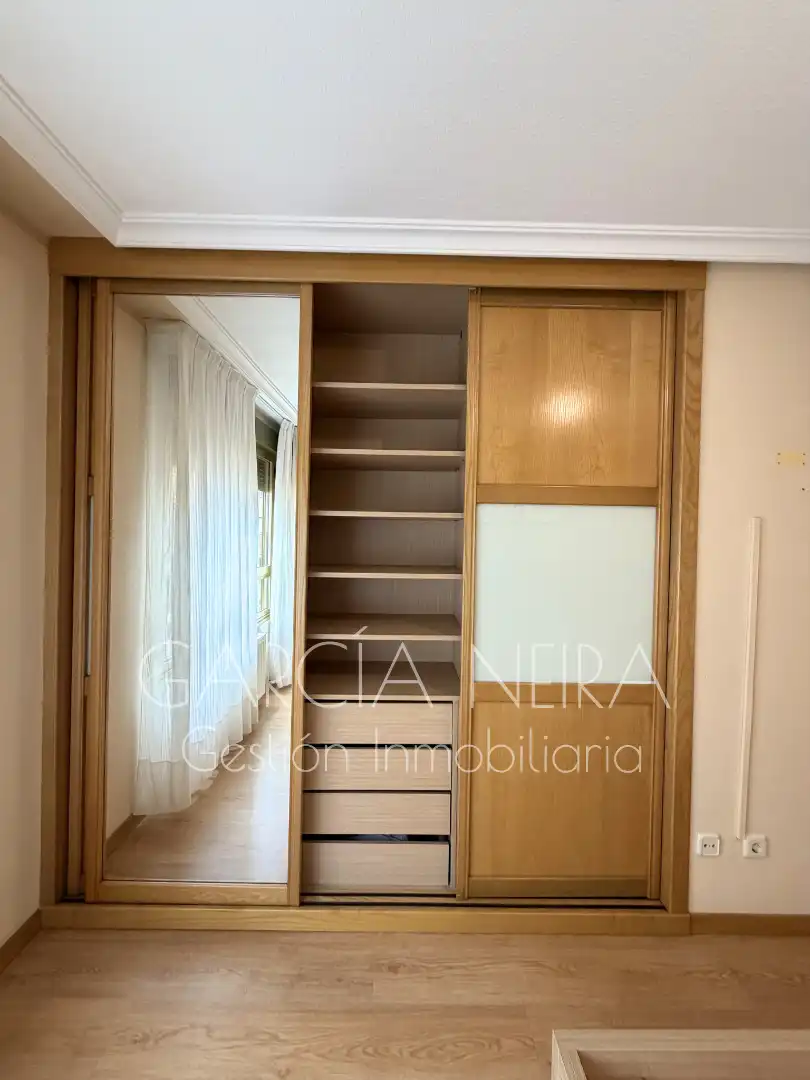Dormitori de Pis en venda en Oviedo  amb Calefacció, Parquet i Traster