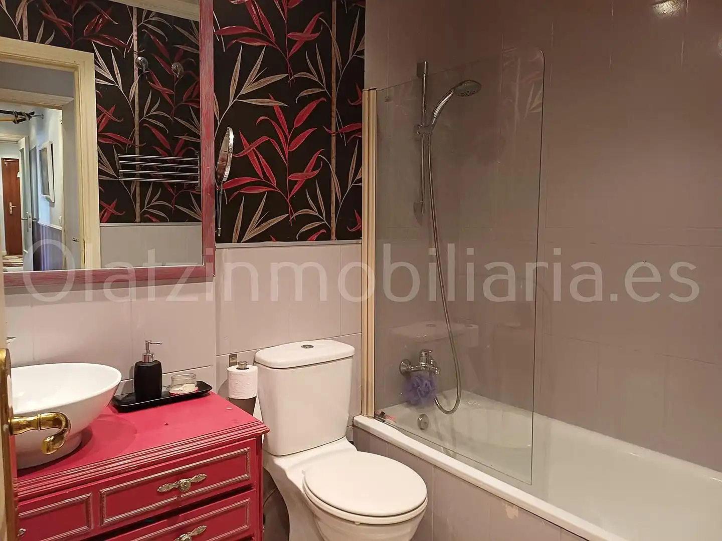 Bany de Pis en venda en Bilbao  amb Calefacció, Terrassa i Traster