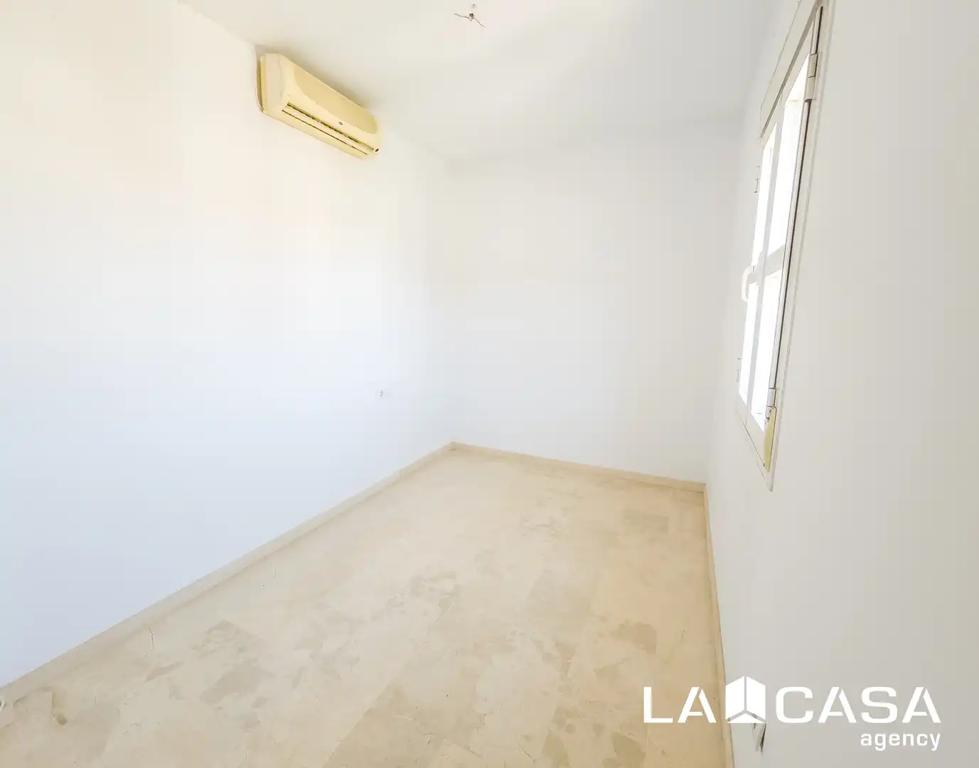Dormitori de Casa adosada en venda en Dos Hermanas amb Terrassa, Traster i Balcó
