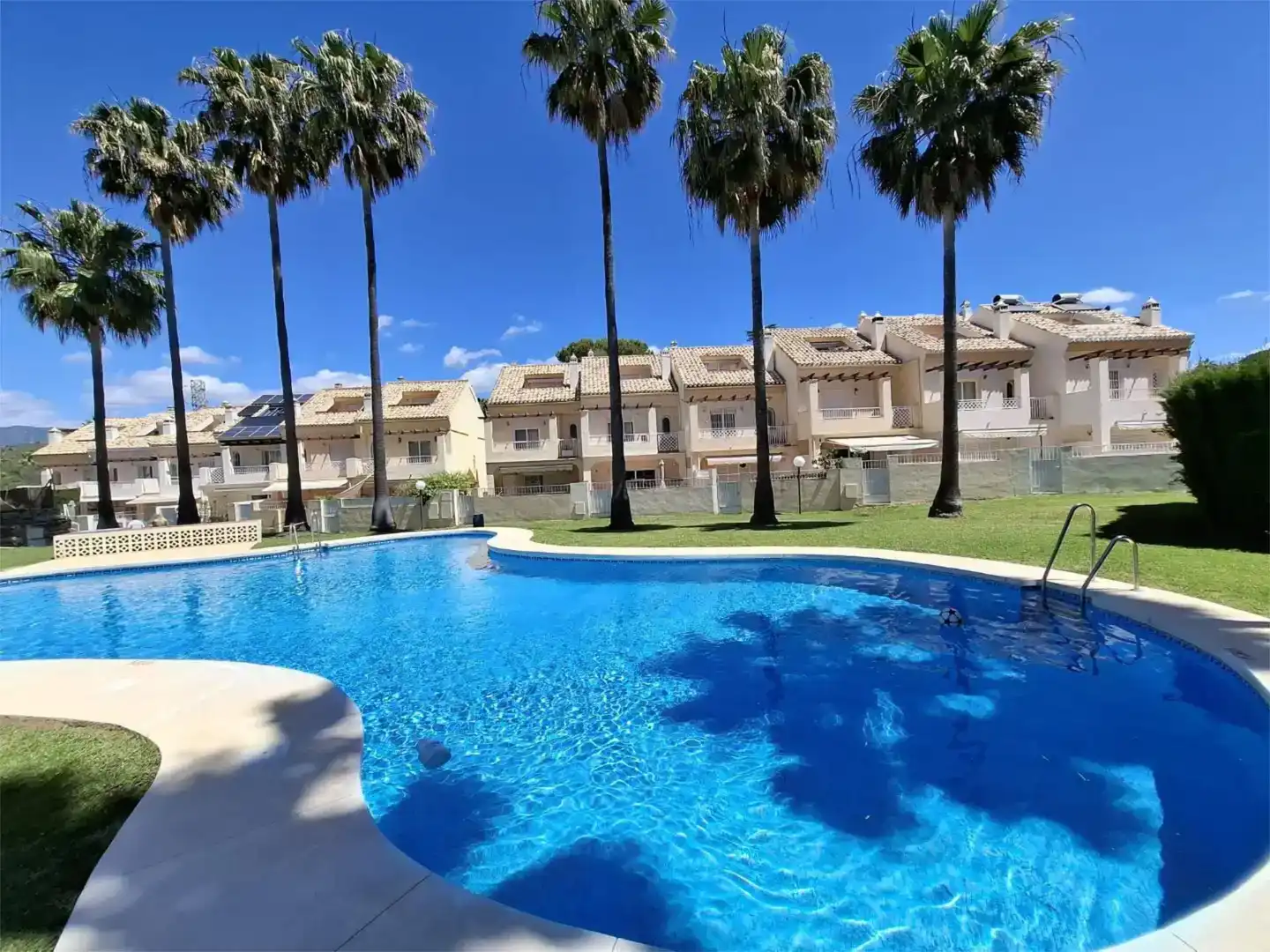 Piscina de Casa adosada en venda en Marbella amb Piscina i Balcó