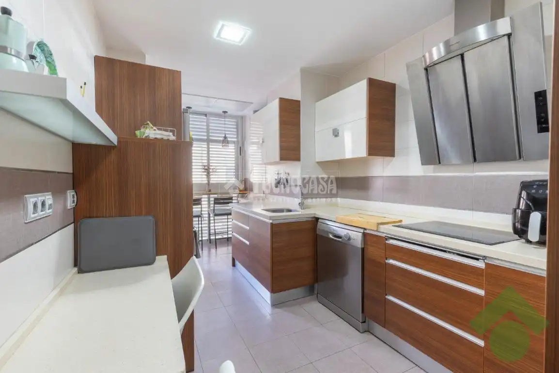 Cocina de Piso en venta en Granada con Aire acondicionado, Calefacción y Piscina comunitaria