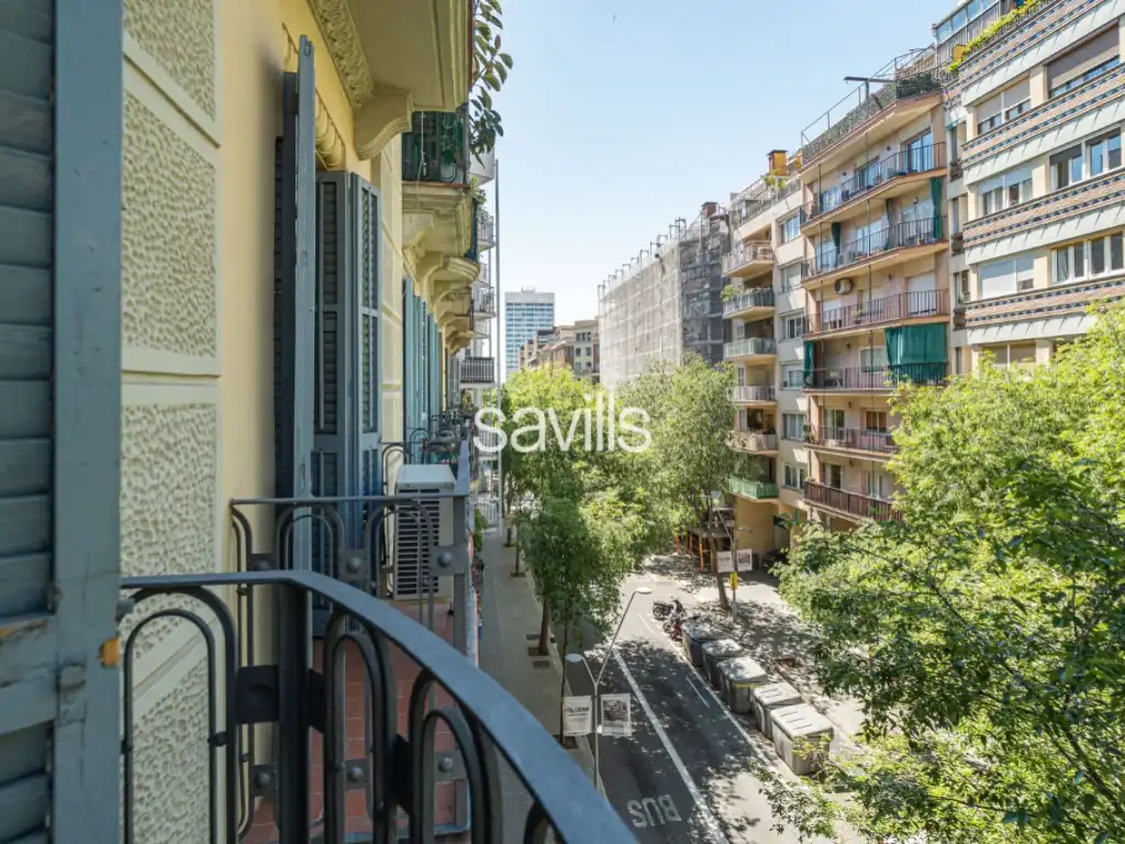 Vista exterior de Apartament en venda en Barcelona amb Aire condicionat, Terrassa i Balcó
