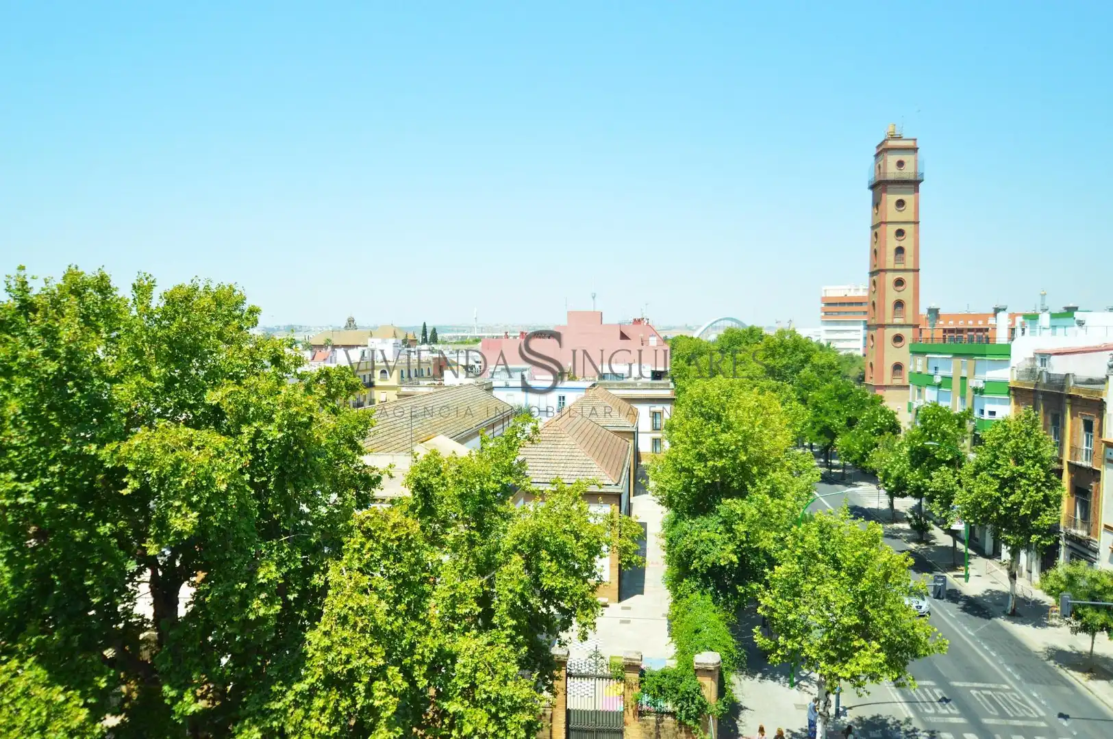 Exterior view of Flat for sale in Sevilla  with Air Conditioner, Terrace and Storage room