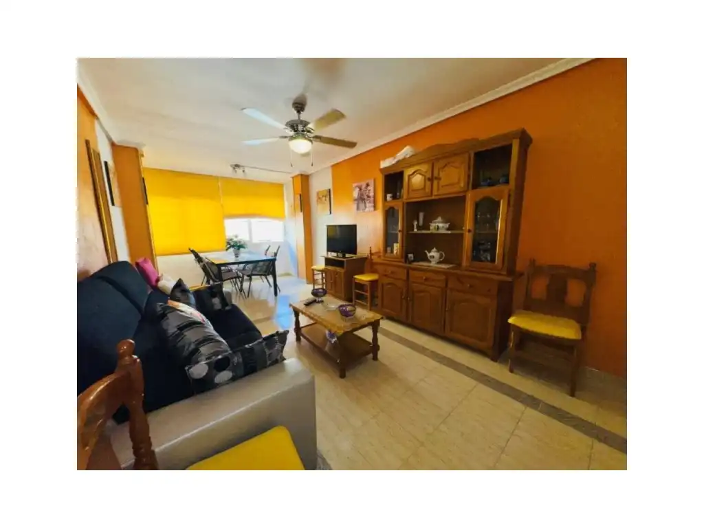 Sala d'estar de Apartament en venda en Torrevieja amb Moblat