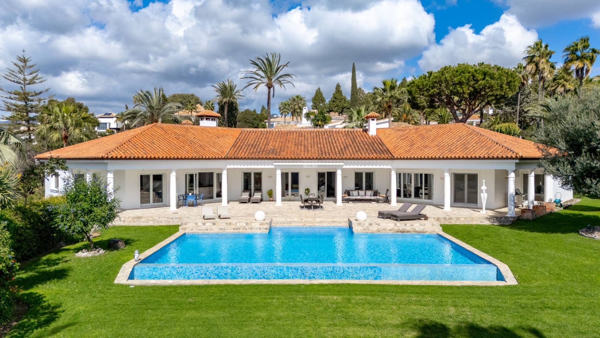 Exterior view of House or chalet for sale in Marbella  with Air Conditioner, Private garden and Terrace