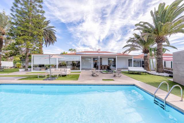 Casa-chalet en Venta en Calle TOUROP.MATKATALA en Maspalomas - Meloneras