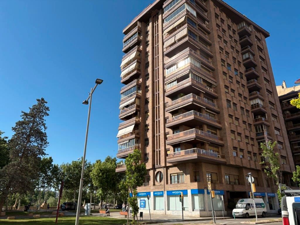 Vista exterior de Garatge en venda en  Lleida Capital