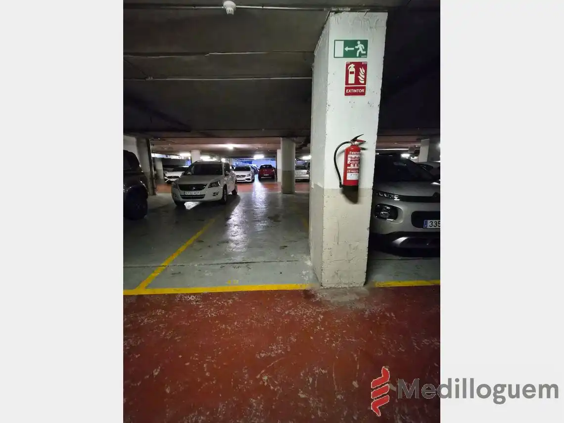 Parking de Oficina de alquiler en Les Corts