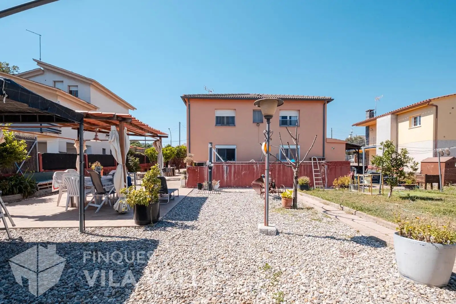 Vista exterior de Casa o xalet en venda en Caldes de Montbui amb Piscina comunitària