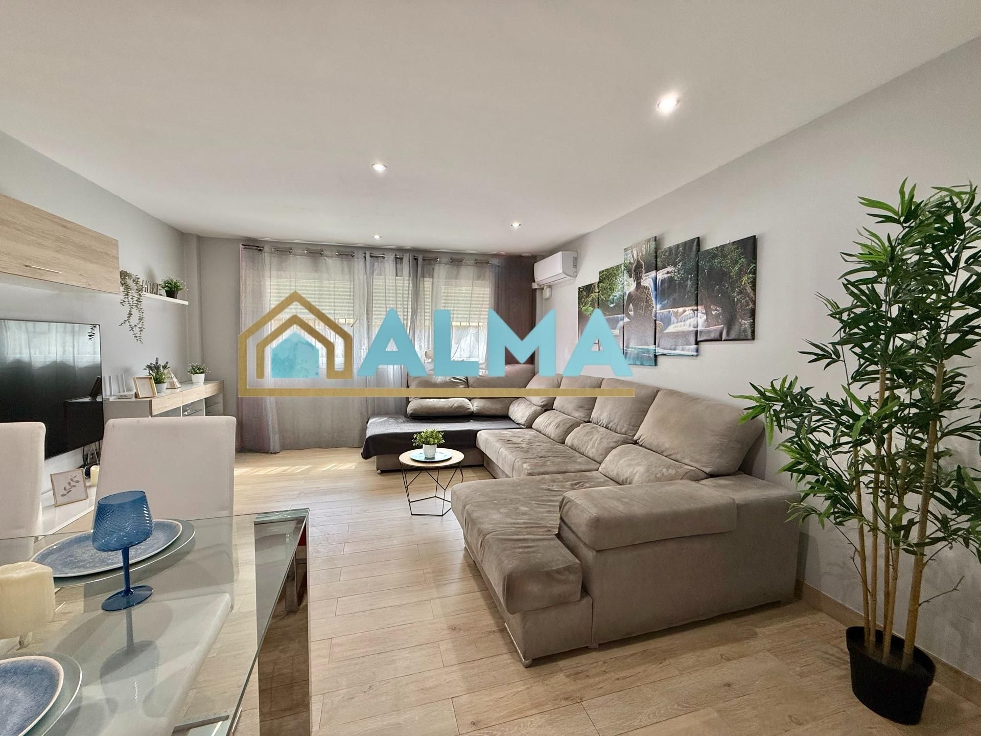 Living room of Single-family semi-detached for sale in Algeciras  with Air Conditioner and Balcony