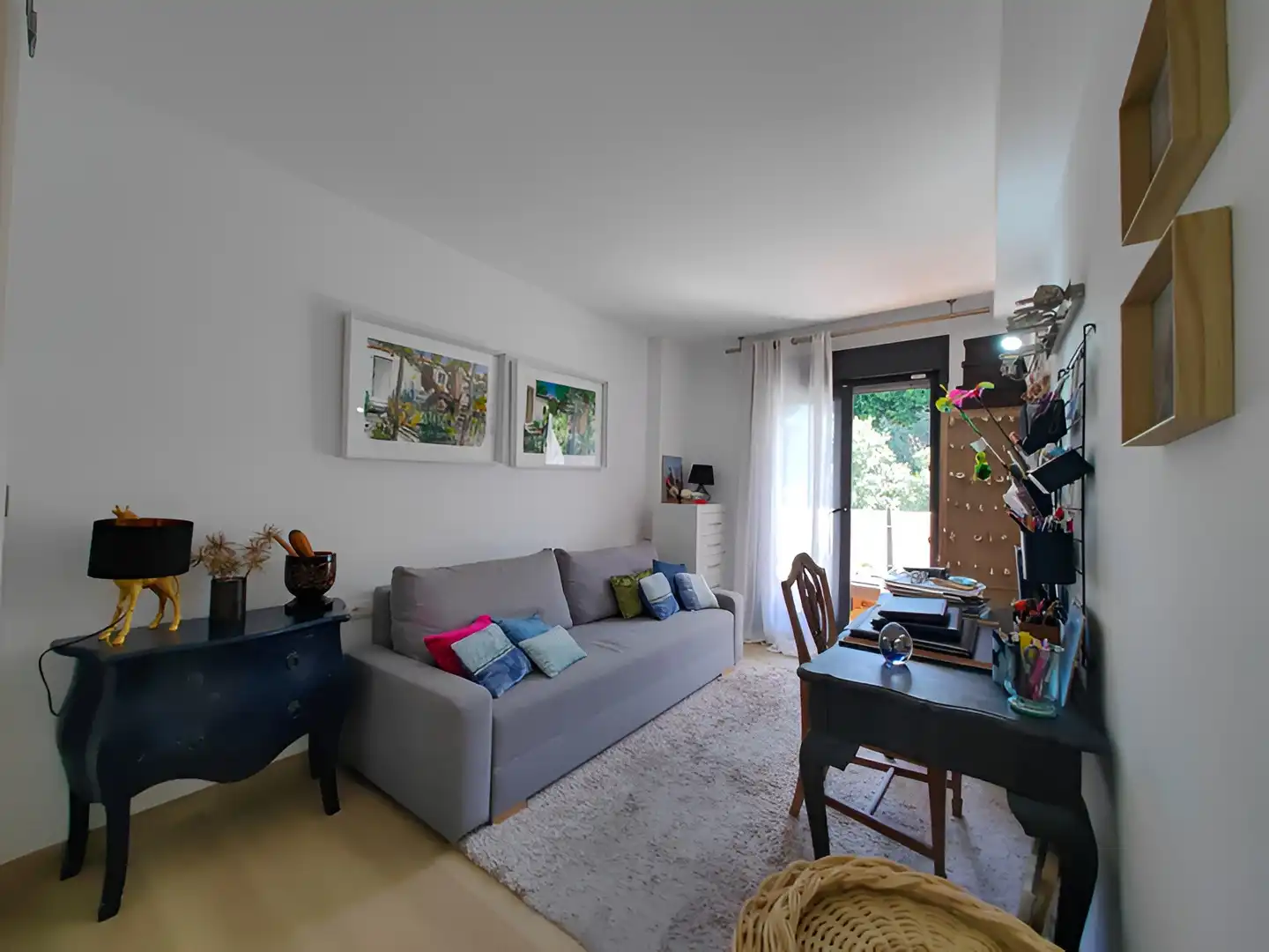 Sala d'estar de Dúplex en venda en Estepona amb Aire condicionat, Terrassa i Piscina