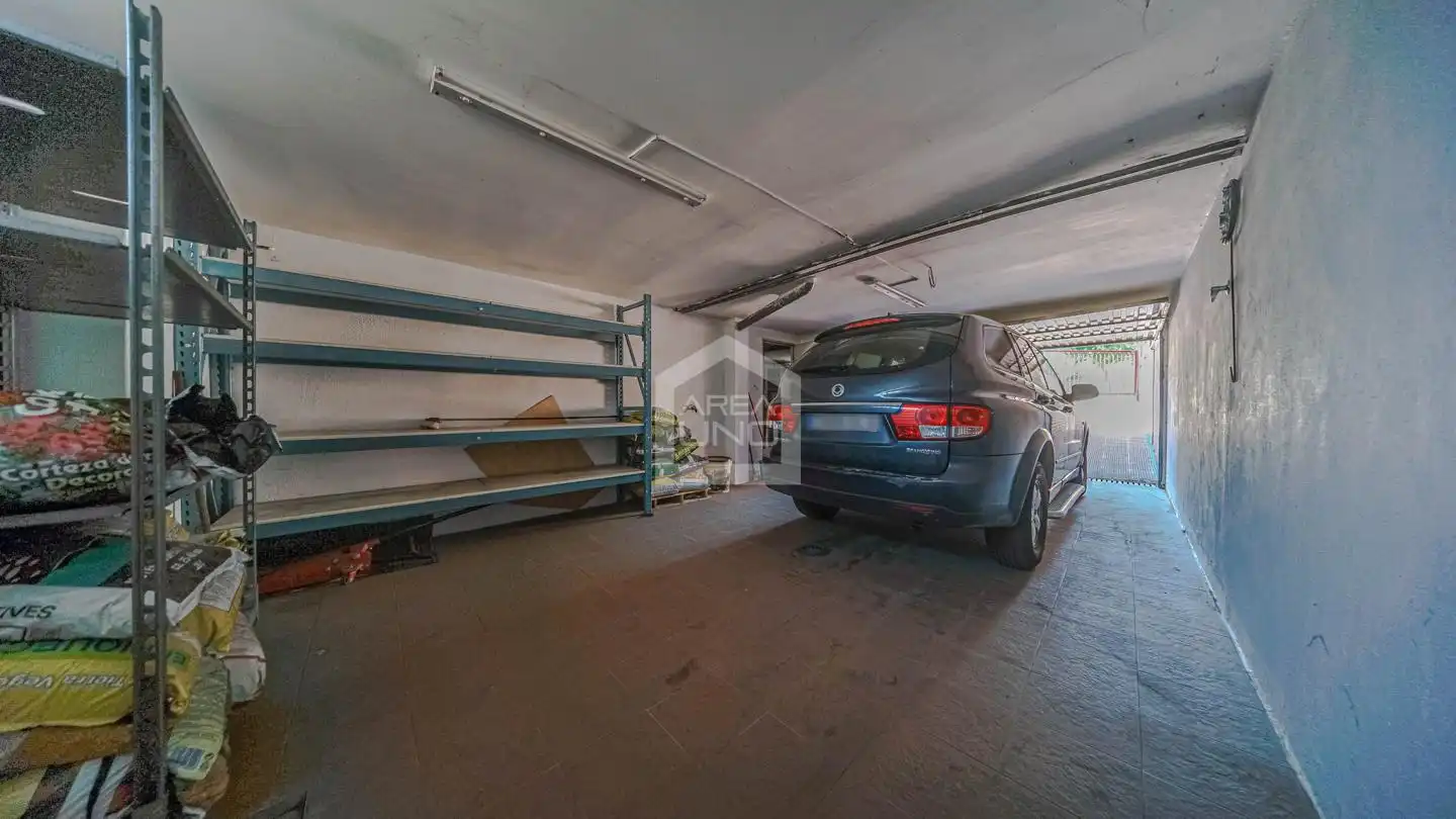 Parking de Casa adosada en venta en Villaviciosa de Odón con Calefacción, Jardín privado y Parquet