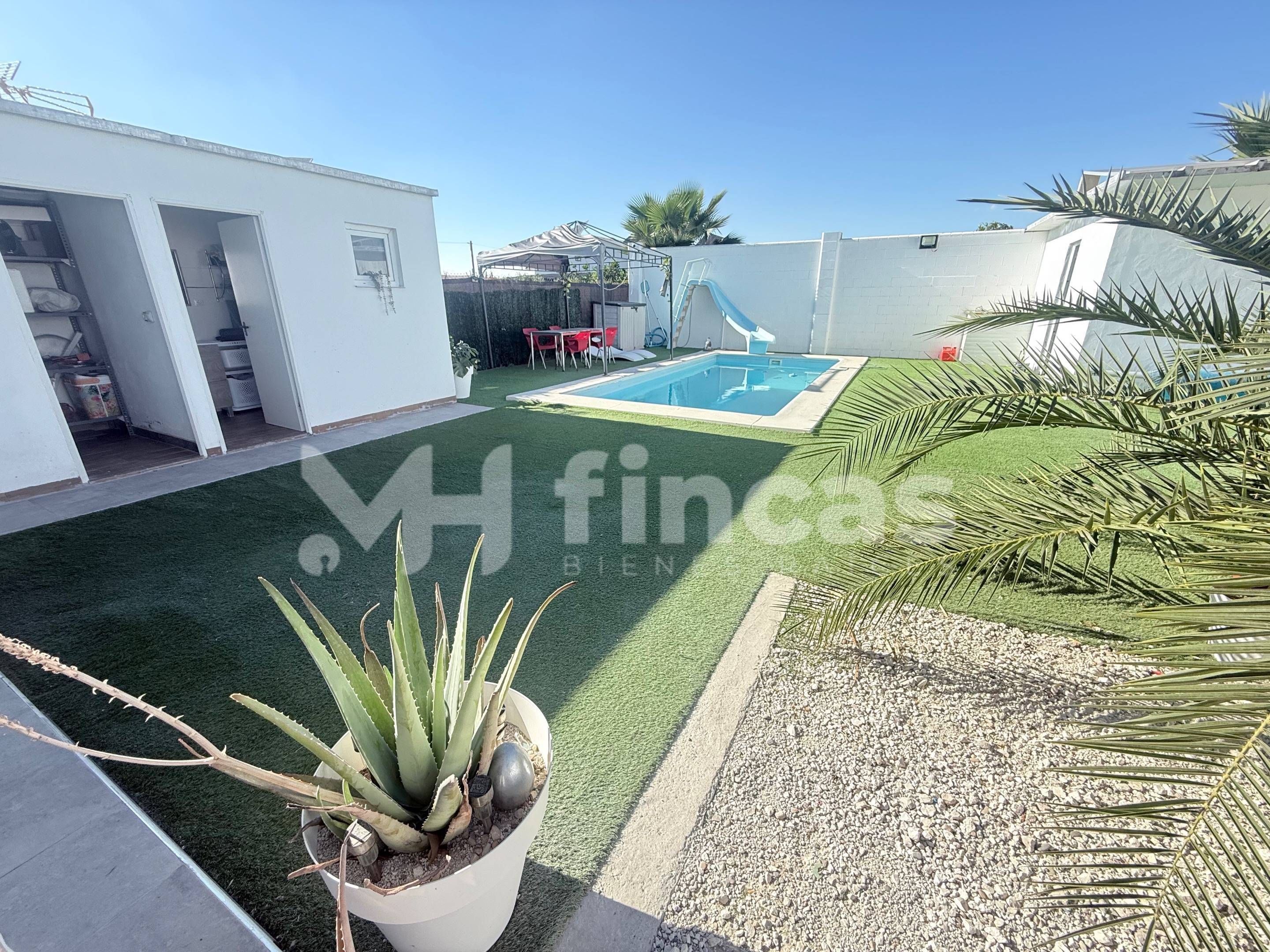 Swimming pool of Country house for sale in Dos Hermanas  with Air Conditioner, Storage room and Swimming Pool