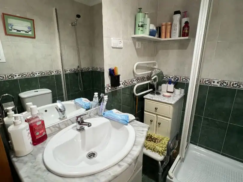 Badezimmer von Wohnung zum Verkauf in  Valencia Capital mit Klimaanlage und Balkon