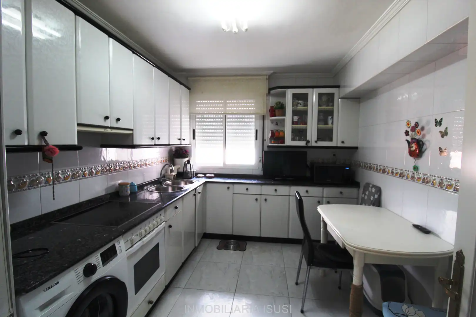Cocina de Piso en venta en Santurtzi  con Calefacción, Trastero y Balcón