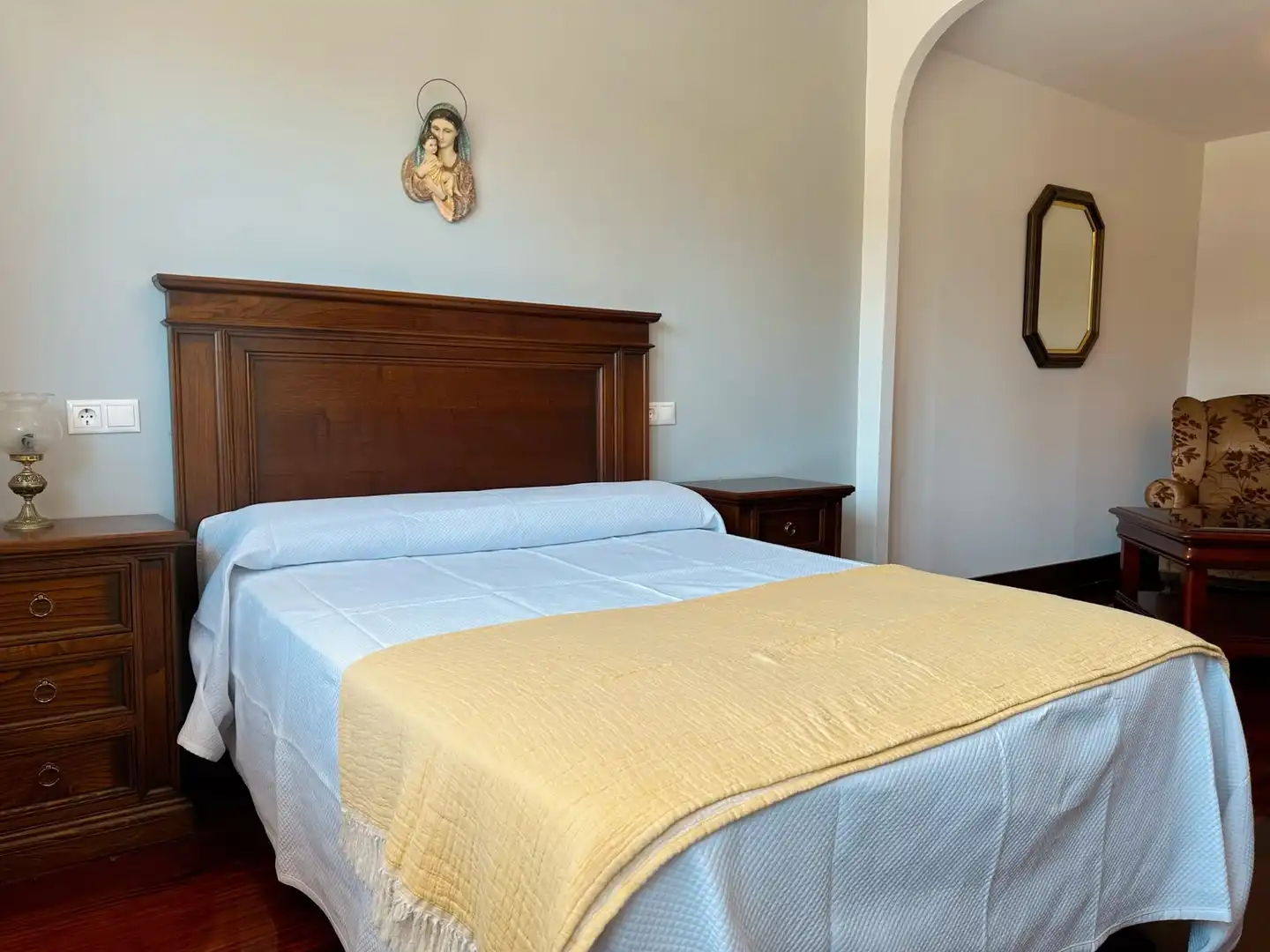 Dormitori de Casa adosada de lloguer en Outes amb Moblat, Forn i Microones