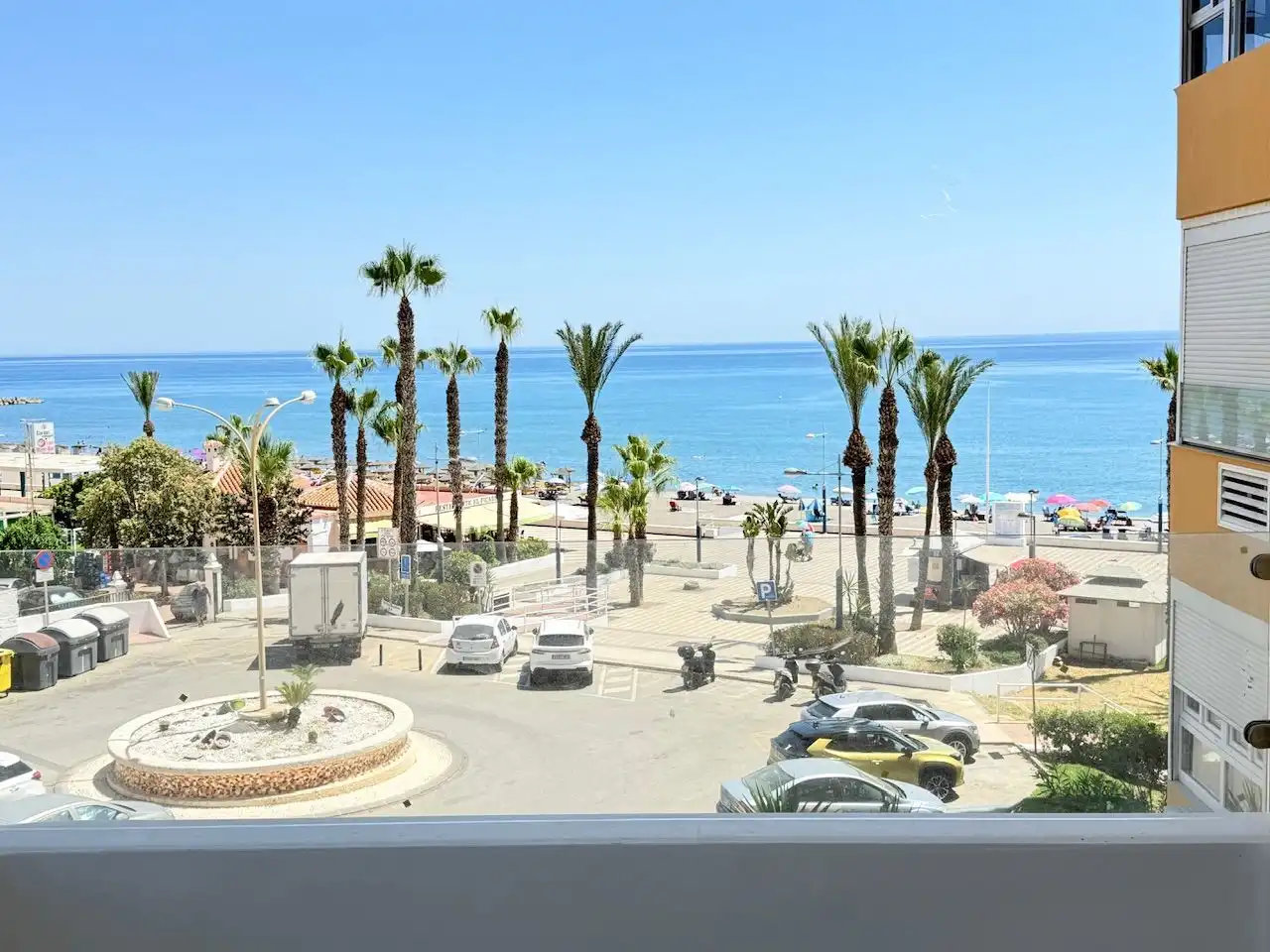 Außenansicht von Wohnungen zum Verkauf in Torrox mit Klimaanlage, Heizung und Gemeinschaftspool