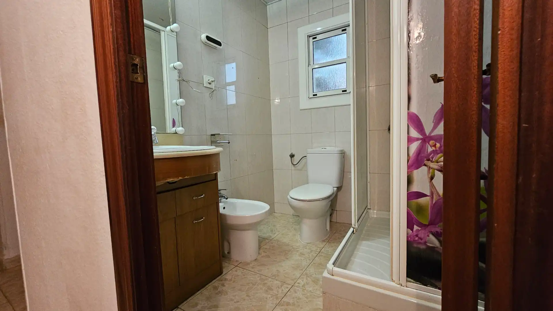 Baño de Piso en venta en Santa Coloma de Gramenet con Aire acondicionado y Horno