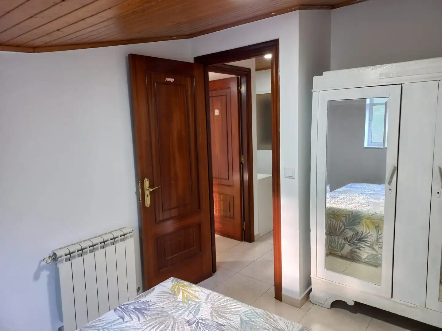 Dormitori de Pis de lloguer en Santiago de Compostela  amb Calefacció, Moblat i Forn