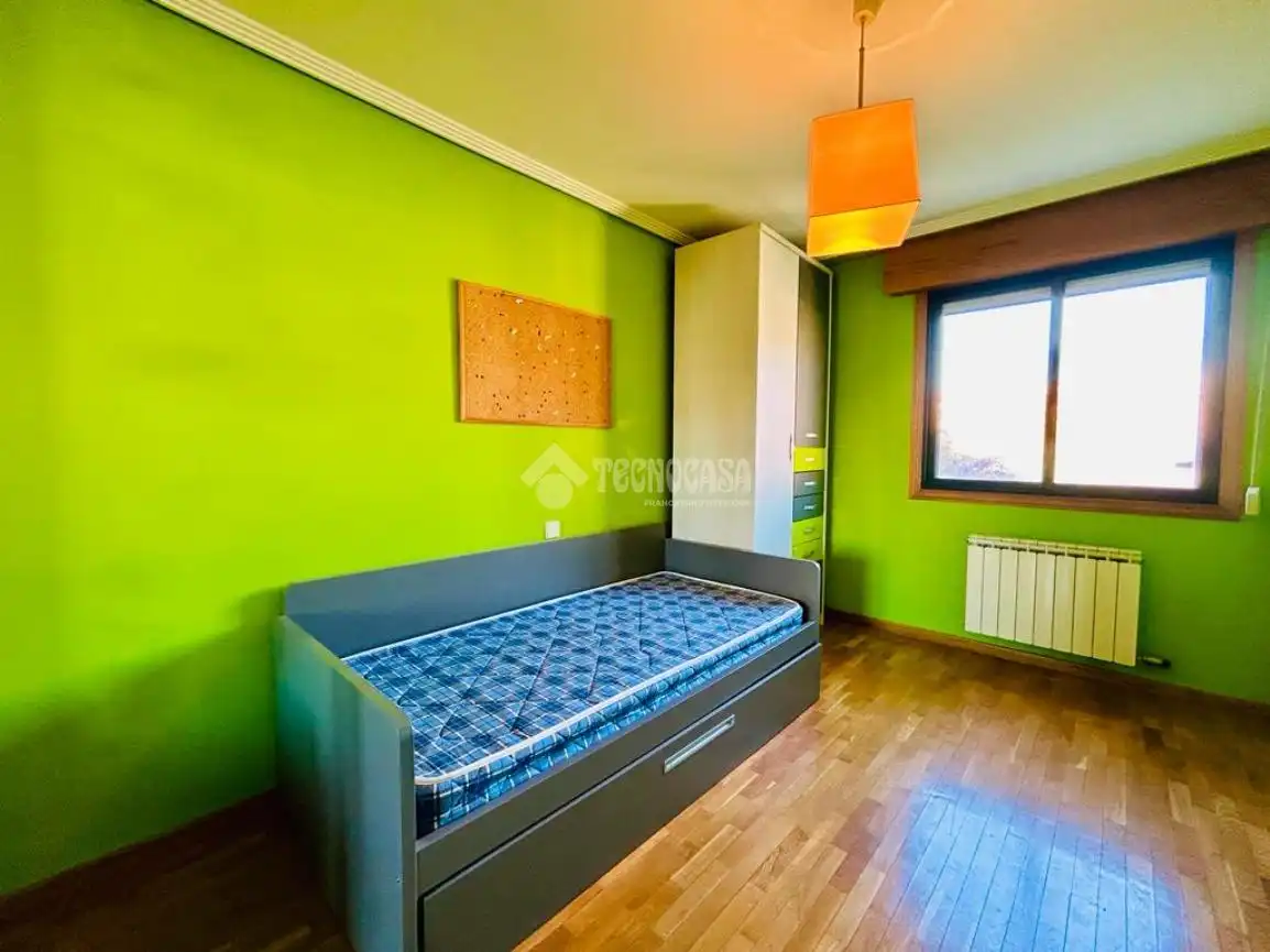 Bedroom of Flat for sale in Laguna de Duero  with Parquet flooring