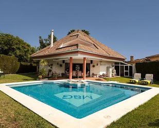 Swimming pool of House or chalet for sale in Estepona  with Air Conditioner, Private garden and Parquet flooring