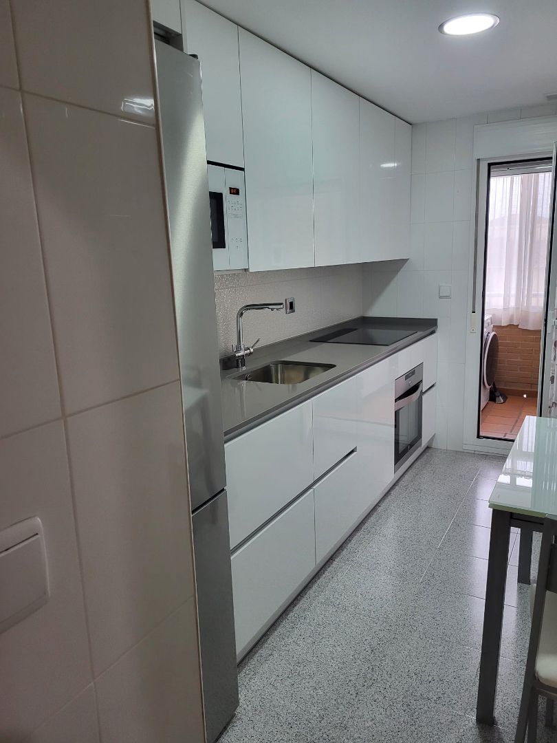 Cuina de Apartament de lloguer en Ciudad Real Capital amb Aire condicionat, Parquet i Terrassa