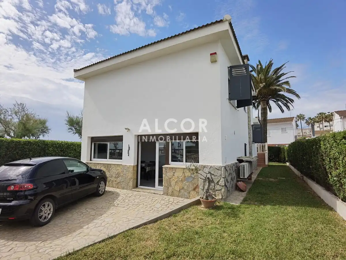 Exterior view of Houses for sale in Peñíscola / Peníscola  with Air Conditioner, Heating and Private garden