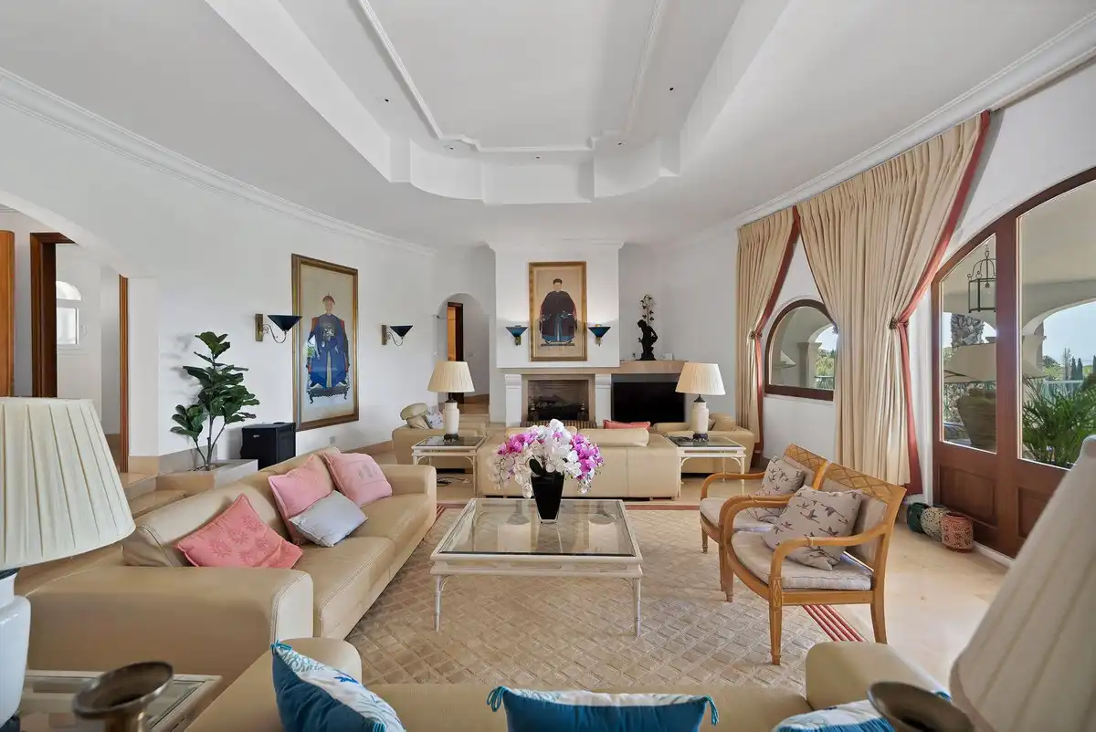 Sala de estar de Casa o chalet en venta en Marbella con Aire acondicionado, Calefacción y Jardín privado