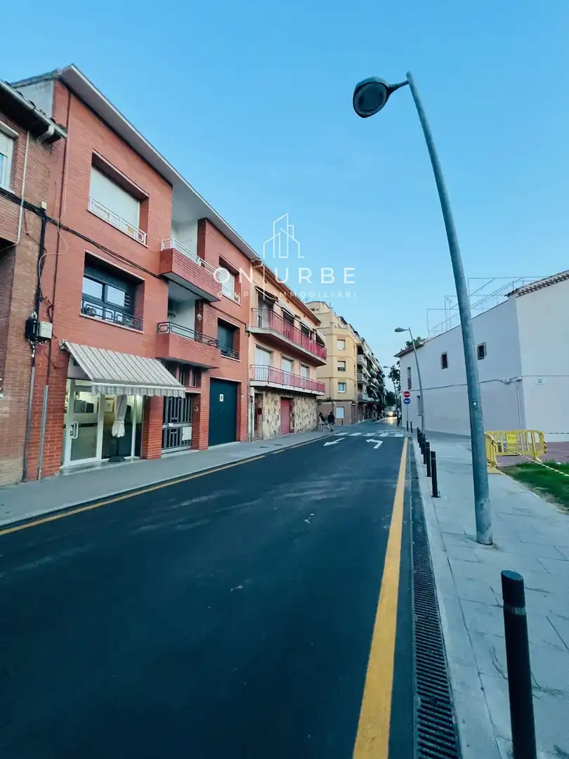 Vista exterior de Pis en venda en La Llagosta amb Aire condicionat, Terrassa i Moblat