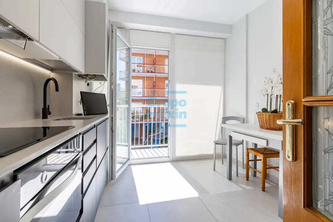 Cocina de Piso en venta en Donostia - San Sebastián  con Calefacción y Balcón