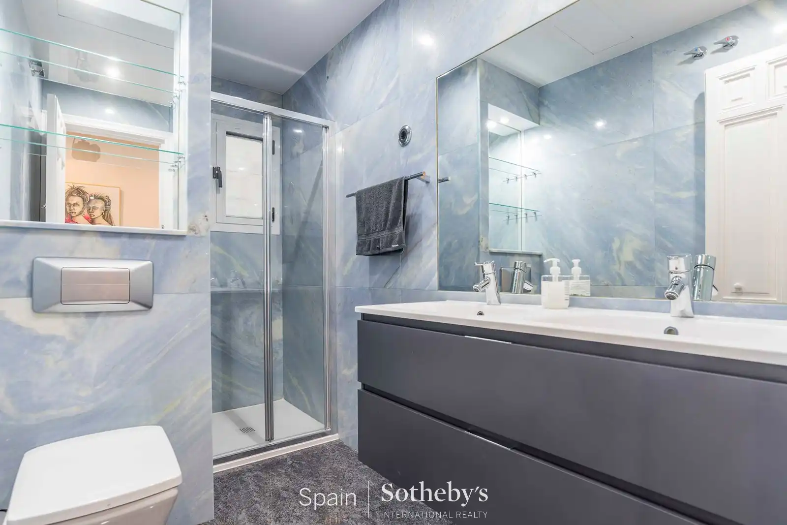 Bany de Apartament de lloguer en Madrid amb Aire condicionat i Calefacció