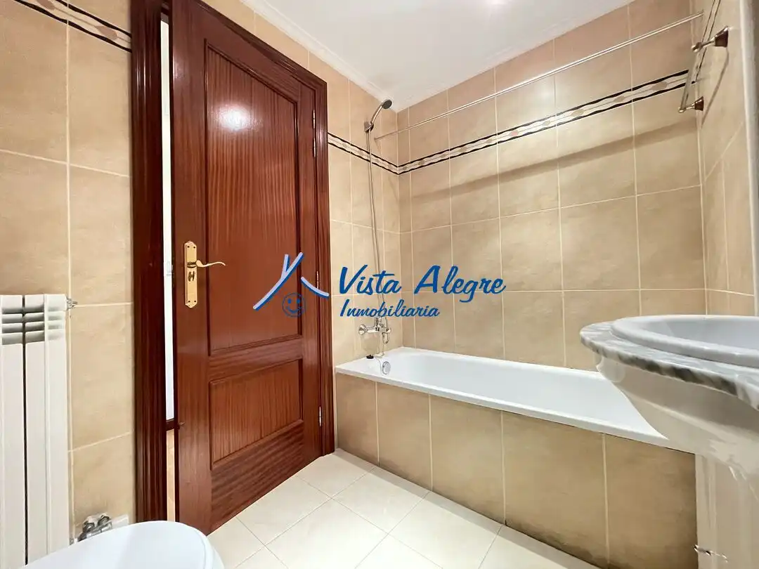 Bathroom of Flat for sale in Haro  with Air Conditioner, Heating and Parquet flooring