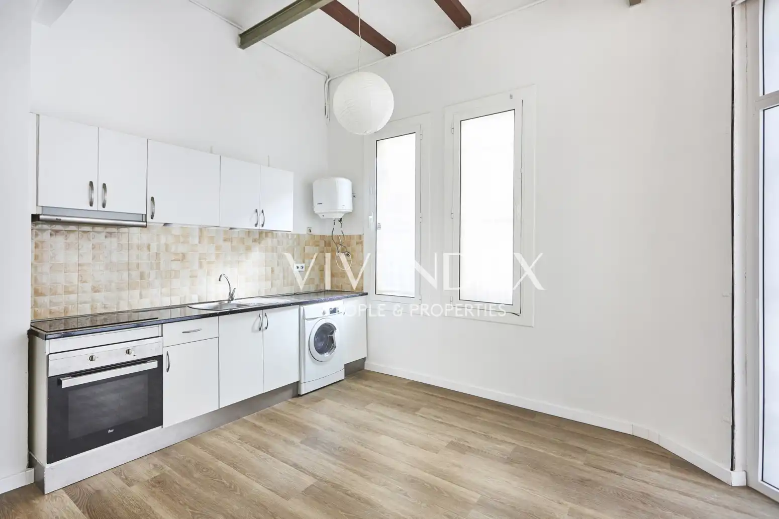 Außenansicht von Wohnung zum Verkauf in L'Hospitalet de Llobregat mit Parkett