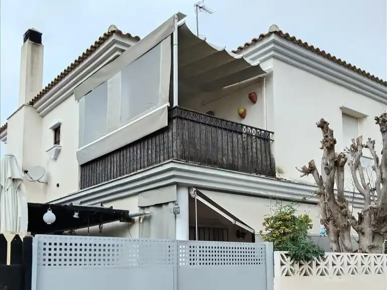 Vista exterior de Piso en venta en Gelves