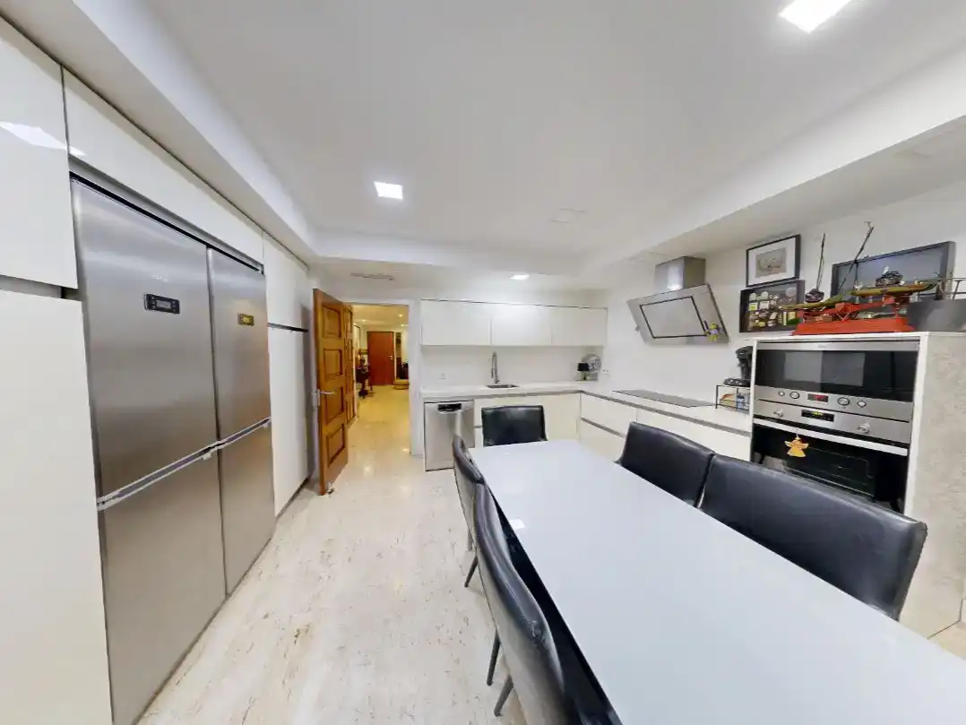 Kitchen of Flat for sale in Boadilla del Monte  with Air Conditioner, Private garden and Parquet flooring