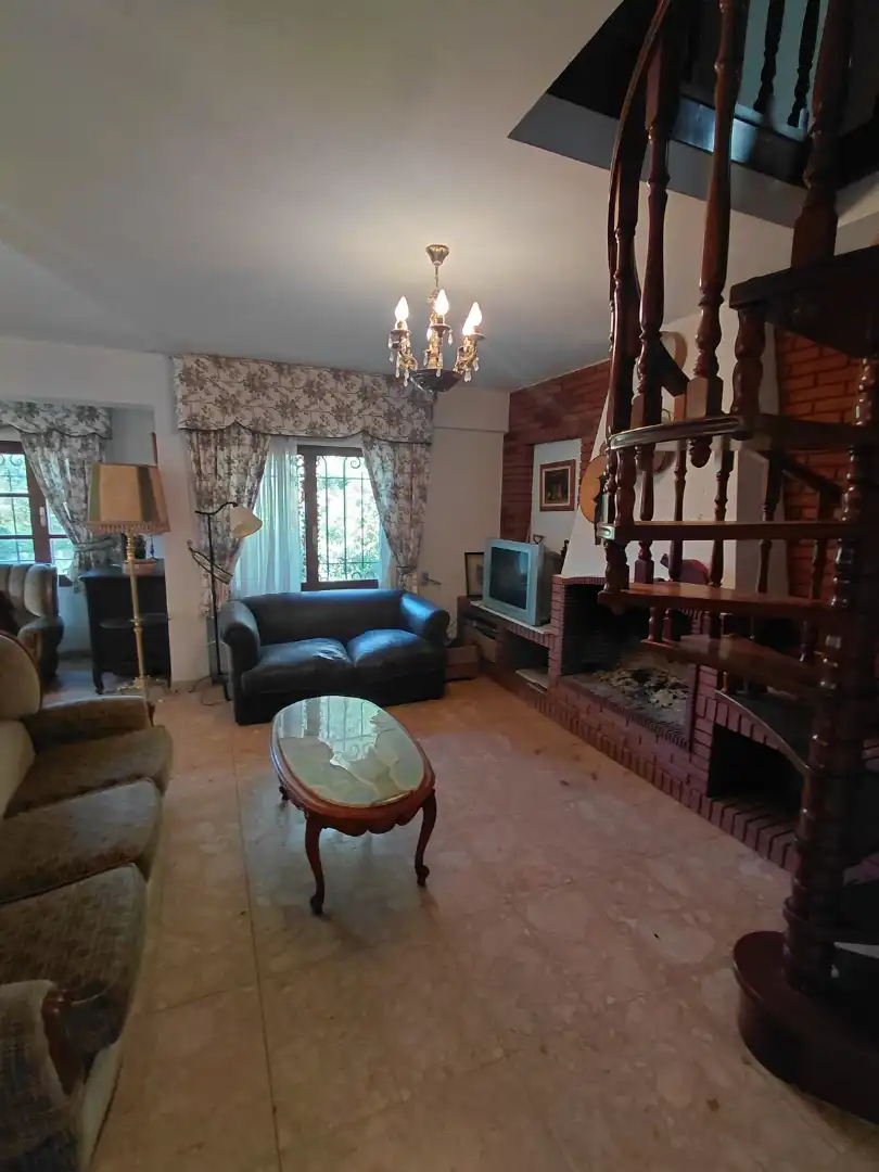 Sala de estar de Casa o chalet en venta en Oleiros con Aire acondicionado, Calefacción y Jardín privado