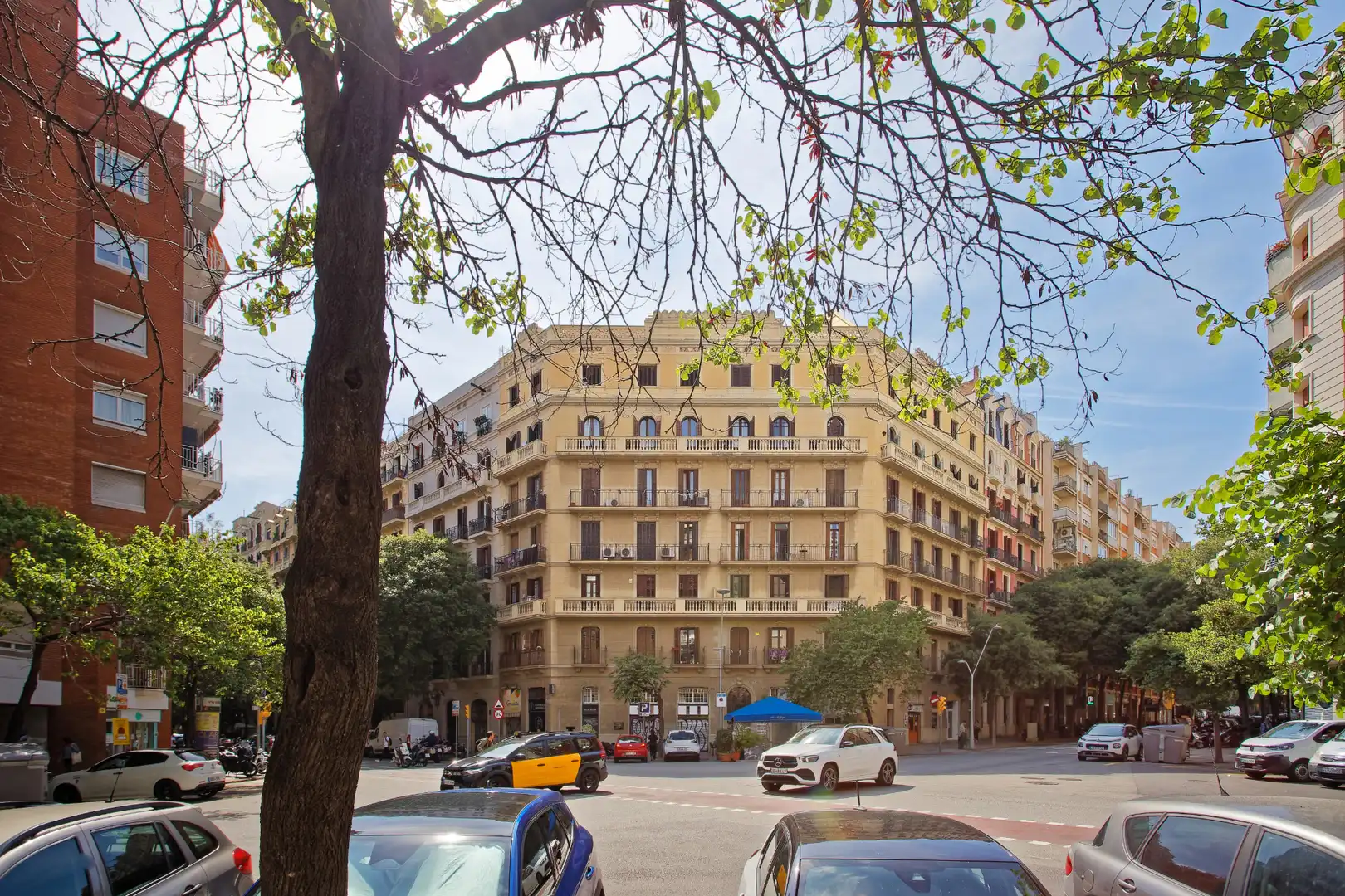 Vista exterior de Piso en venta en Barcelona con Aire acondicionado, Calefacción y Horno
