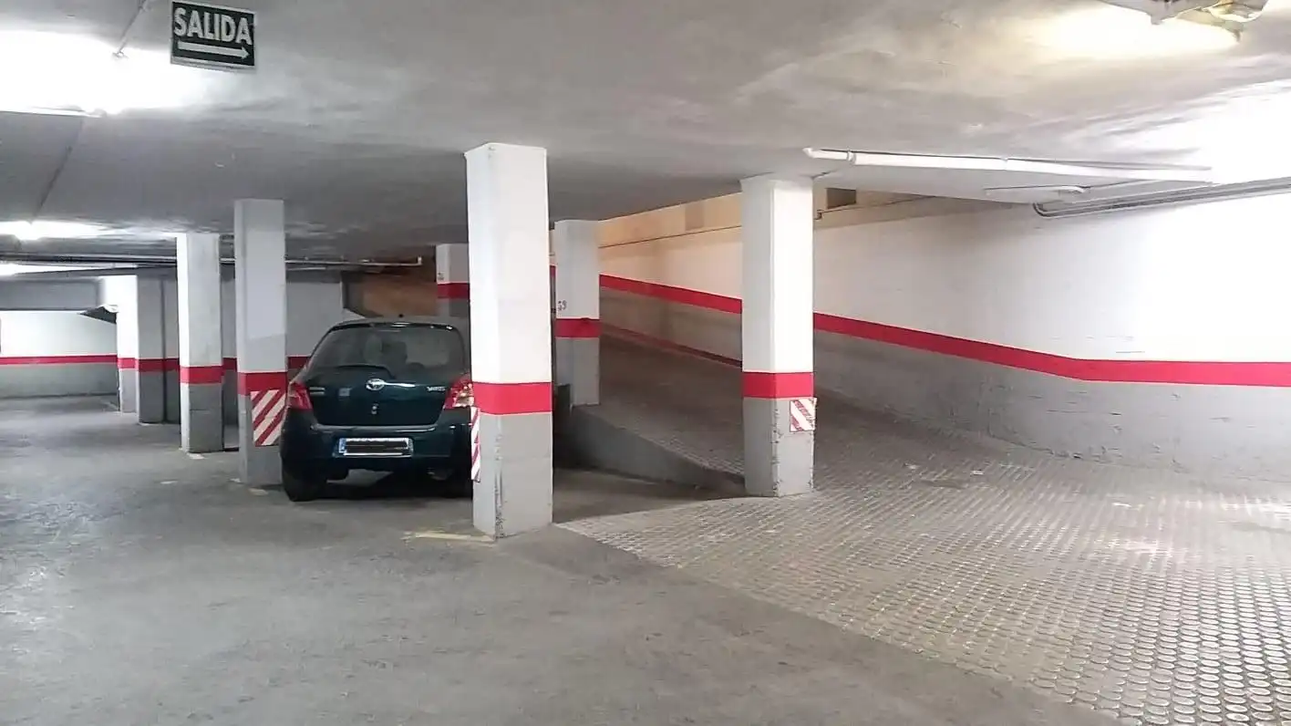 Parkplatz von Garage zur Miete in Granada