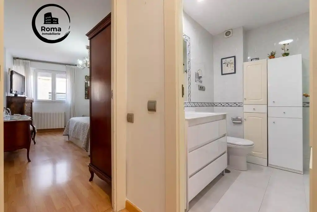 Bathroom of Attic for sale in Granada  with Air Conditioner and Terrace