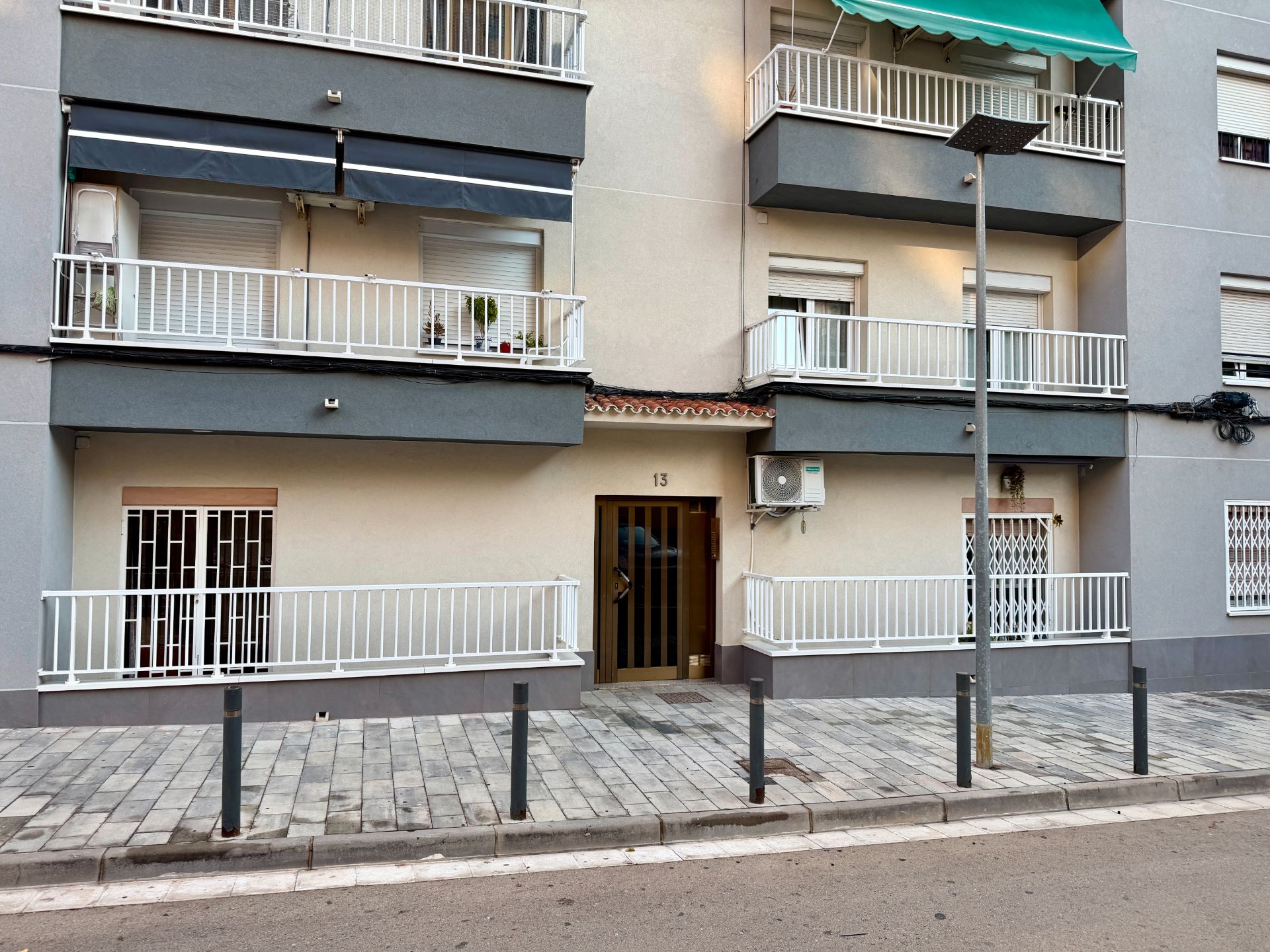 Exterior view of Flat for sale in Sant Boi de Llobregat  with Oven and Balcony