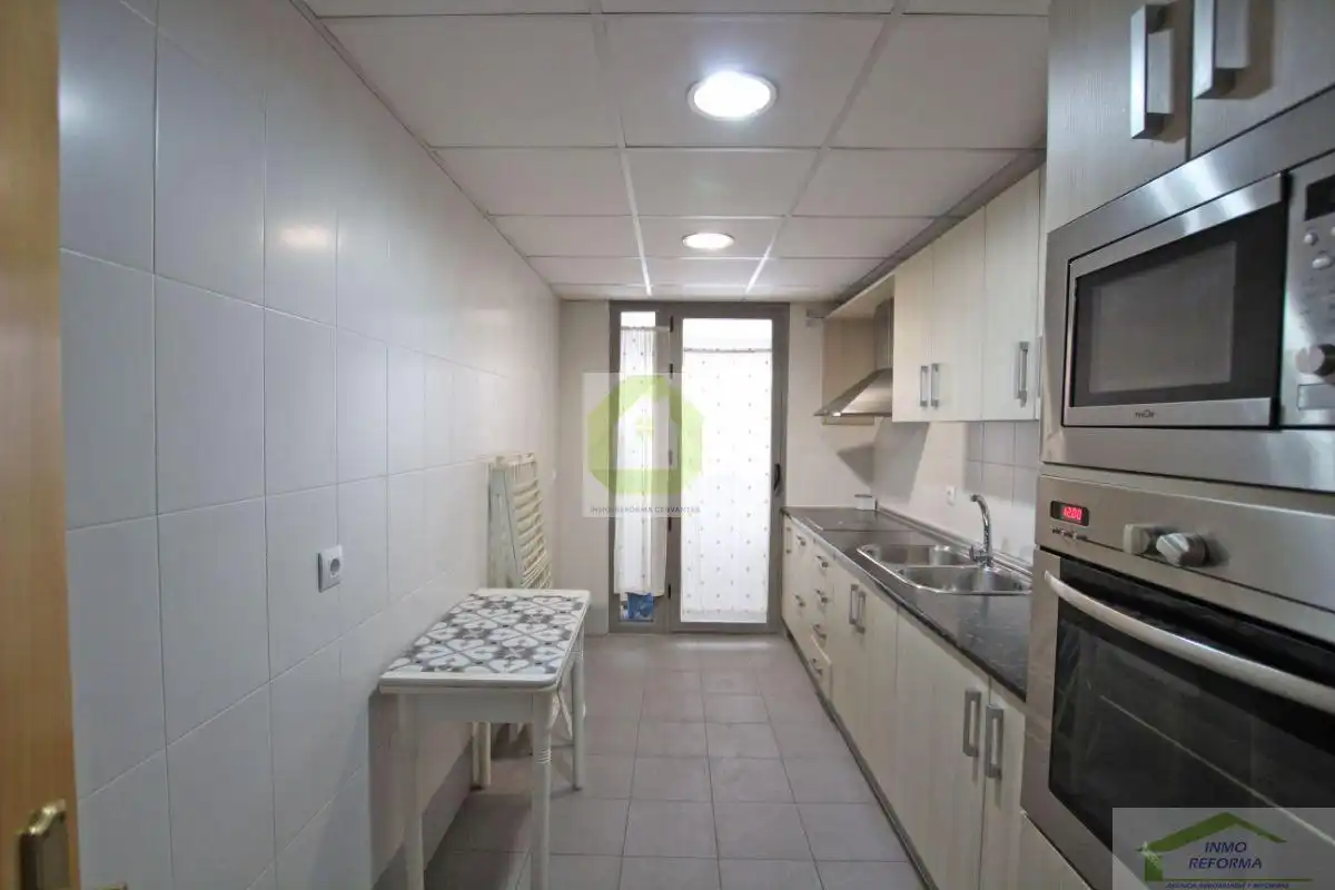 Kitchen of Flat for share in Armilla  with Storage room and Furnished