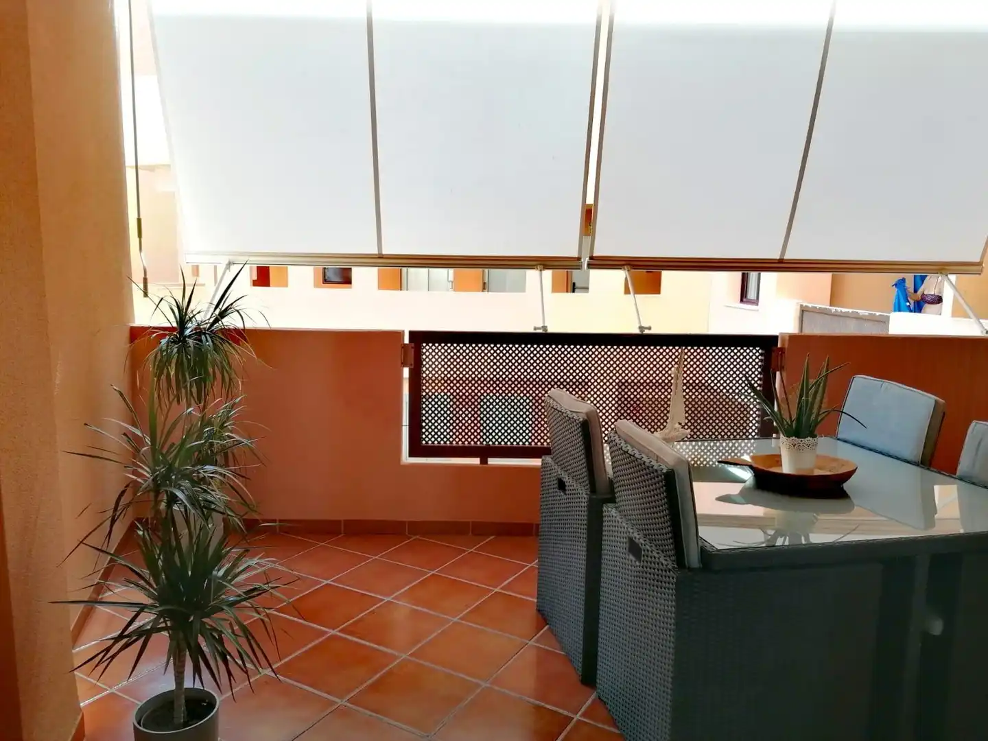 Terrasse von Wohnung zum Verkauf in Manilva mit Klimaanlage, Terrasse und Möbliert