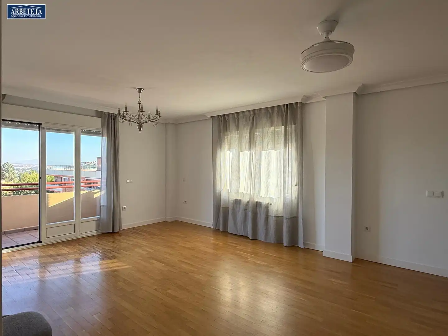 Wohnzimmer von Maisonette zur Miete in Guadalajara mit Klimaanlage, Heizung und Parkett