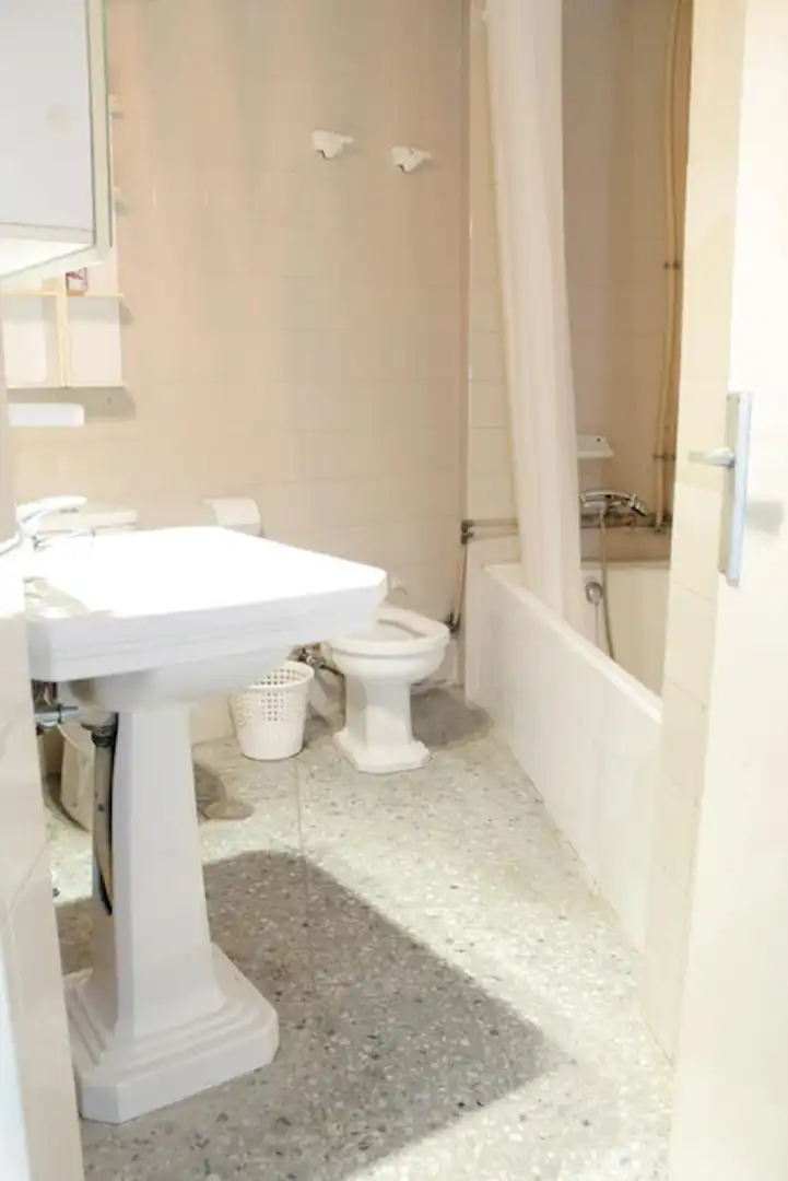 Baño de Piso para compartir en Sevilla con Amueblado y Lavadora