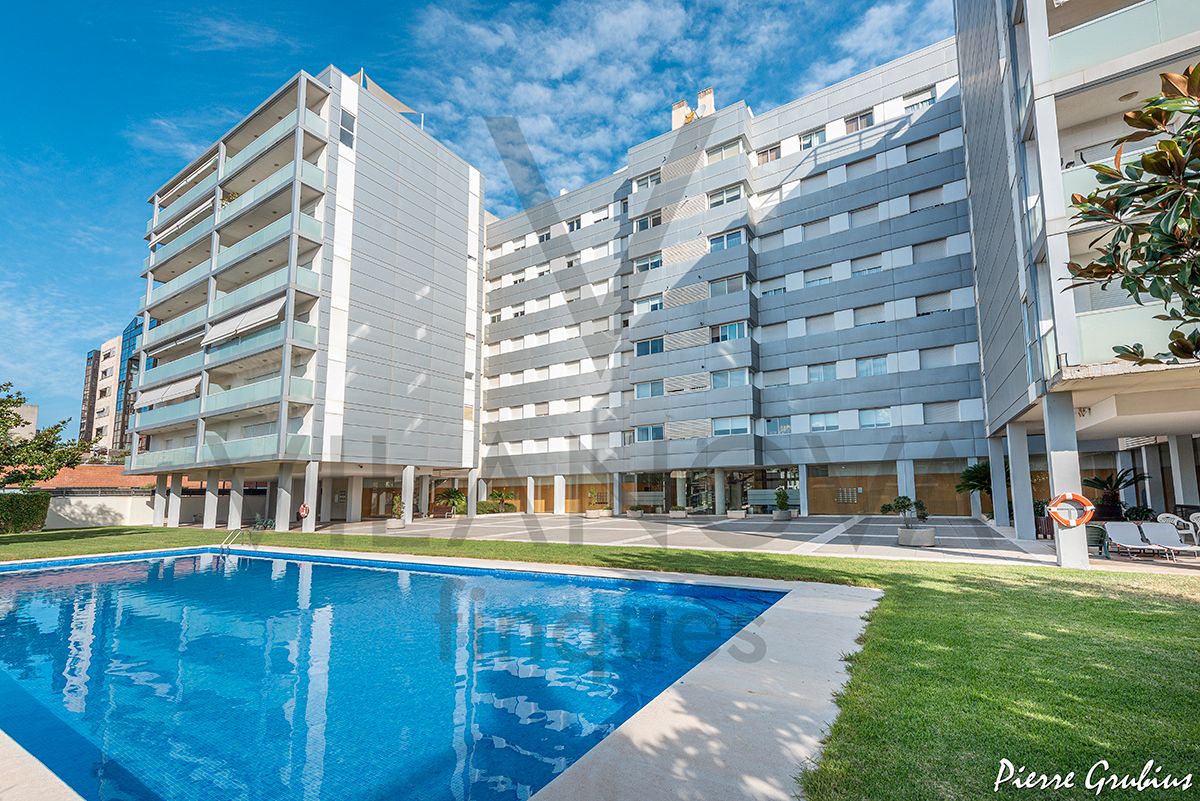 Swimming pool of Flat for sale in Reus  with Air Conditioner, Heating and Parquet flooring
