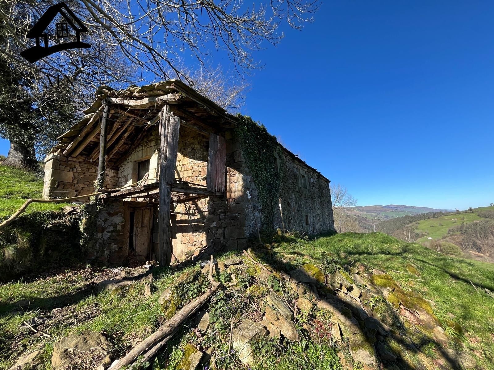 Vista exterior de Finca rústica en venda en Selaya amb Jardí privat