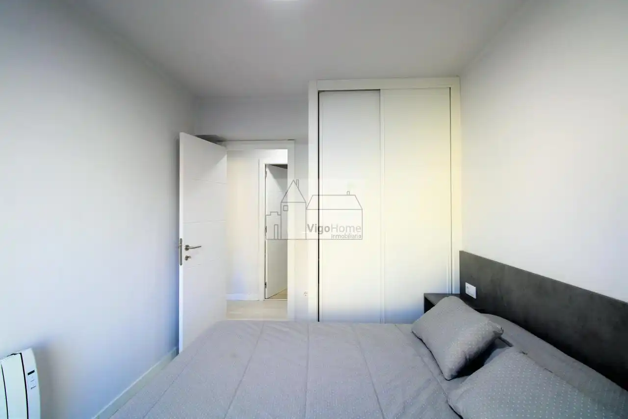Schlafzimmer von Wohnung zur Miete in Vigo  mit Heizung, Terrasse und Möbliert