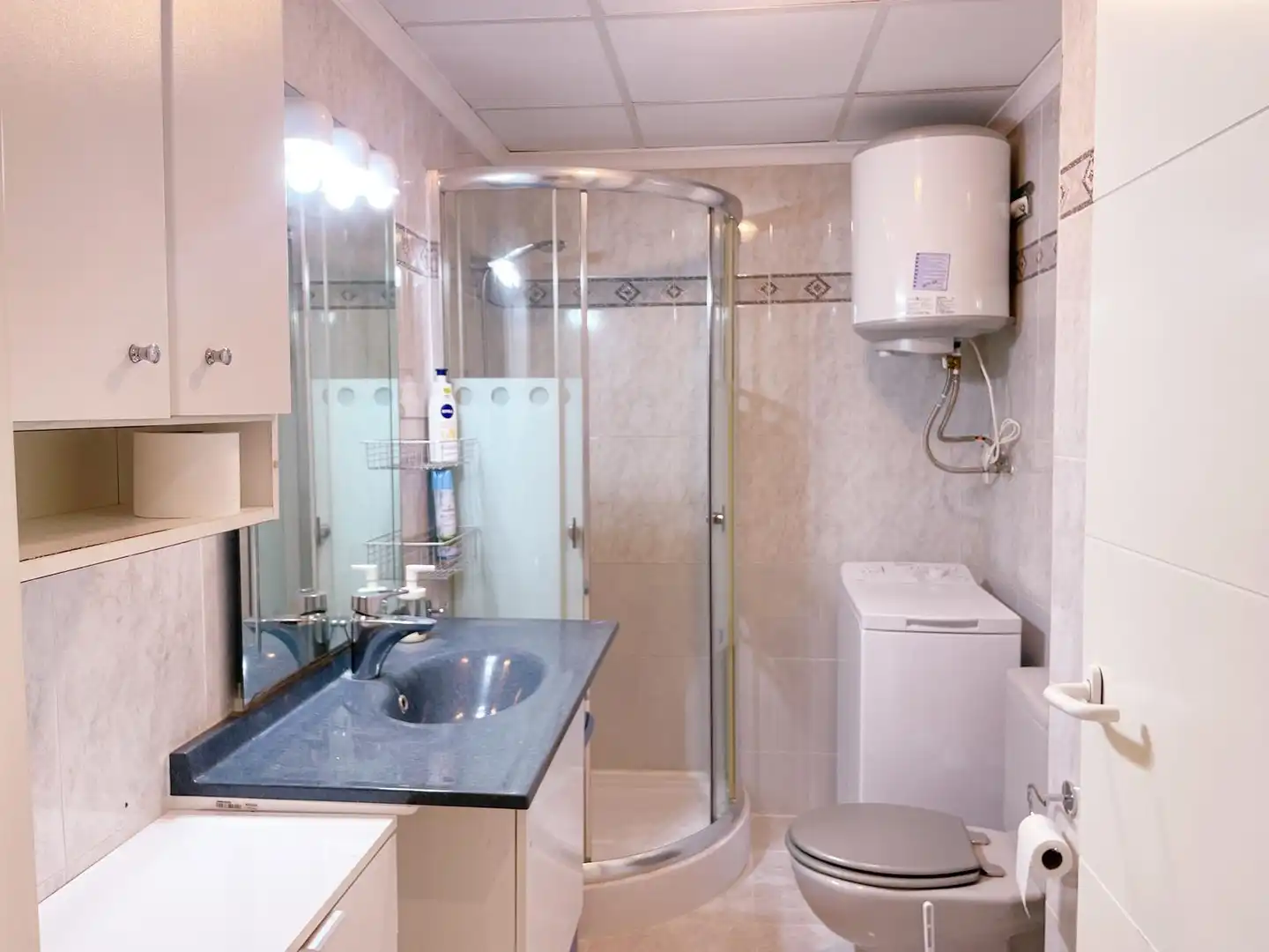 Baño de Apartamento de alquiler en Benicasim / Benicàssim con Jardín privado, Terraza y Amueblado