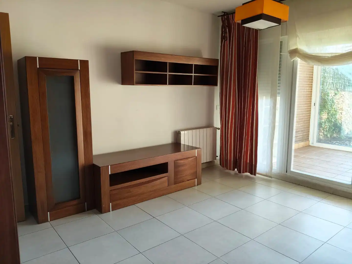 Sala d'estar de Casa adosada en venda en Yebes amb Calefacció, Jardí privat i Traster